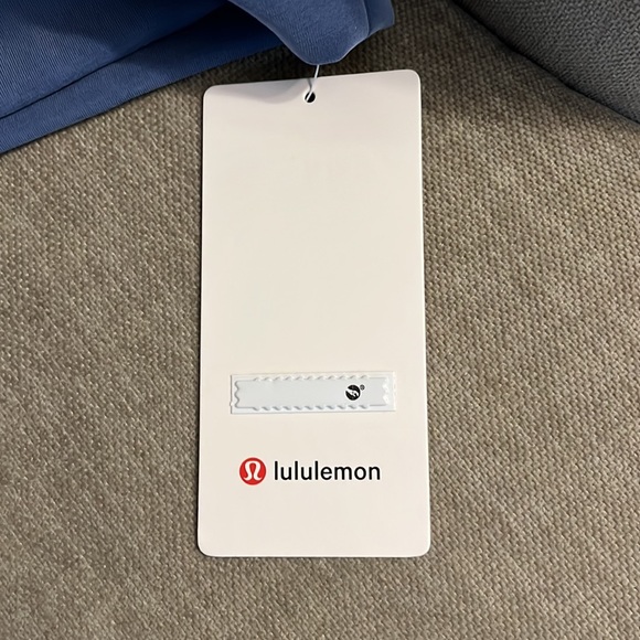 Lululemon cropped long sleeved crew never worn - Picture 3 of 3